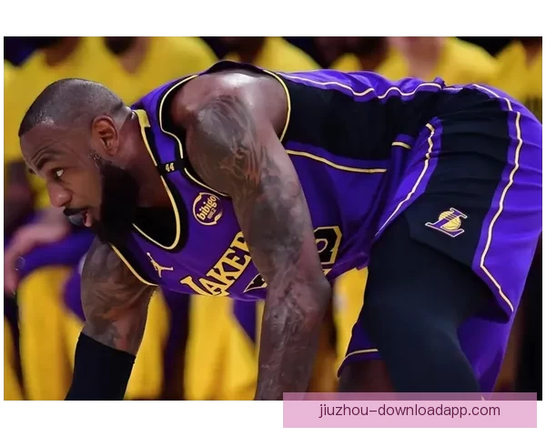 湖人提前缴械遭球迷痛批 勒布朗末节面无表情彻底失望